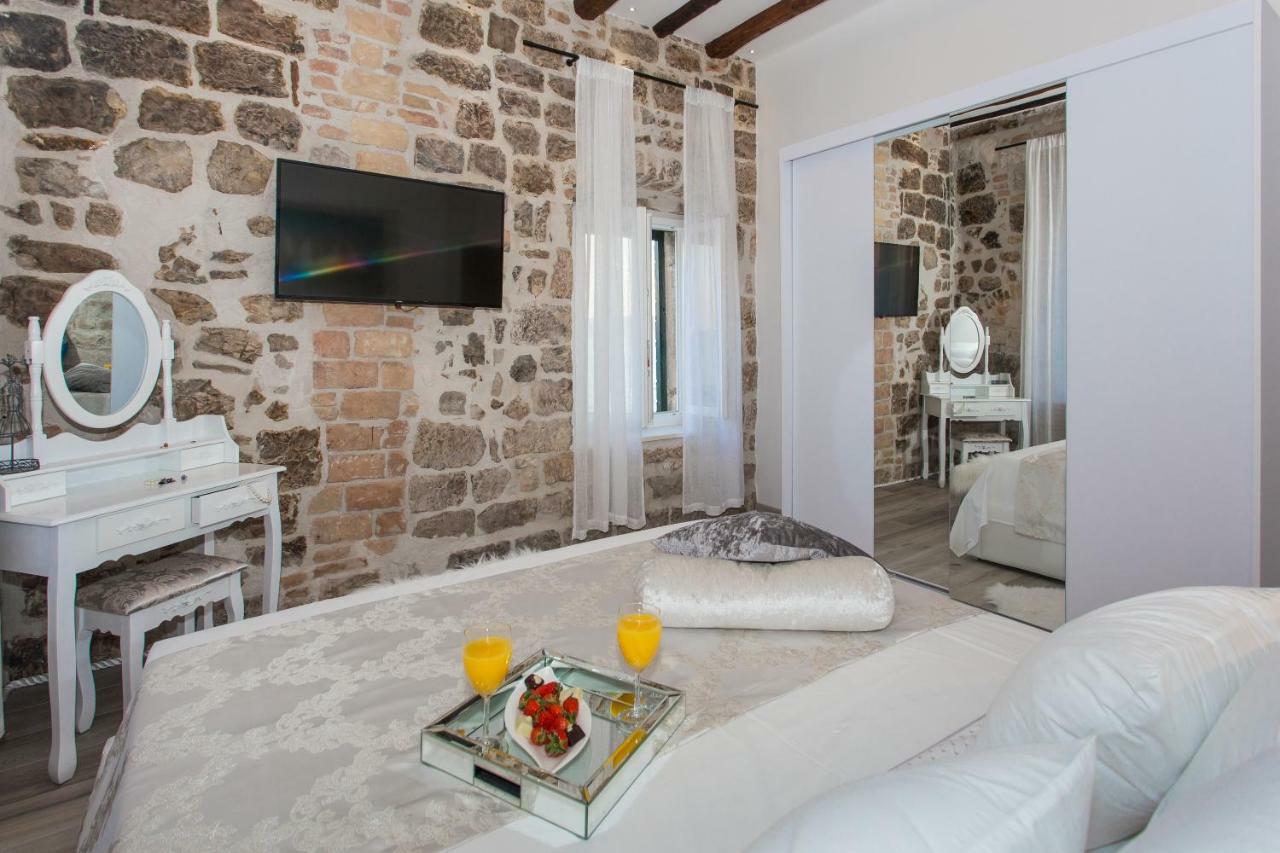 Seafront Apartment In Historical Cippico Castle Kastela Ngoại thất bức ảnh